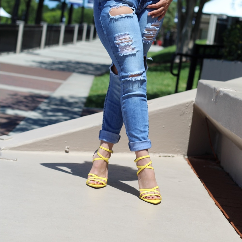 SALE- Yellow pointy heels - Picture 5 of 6